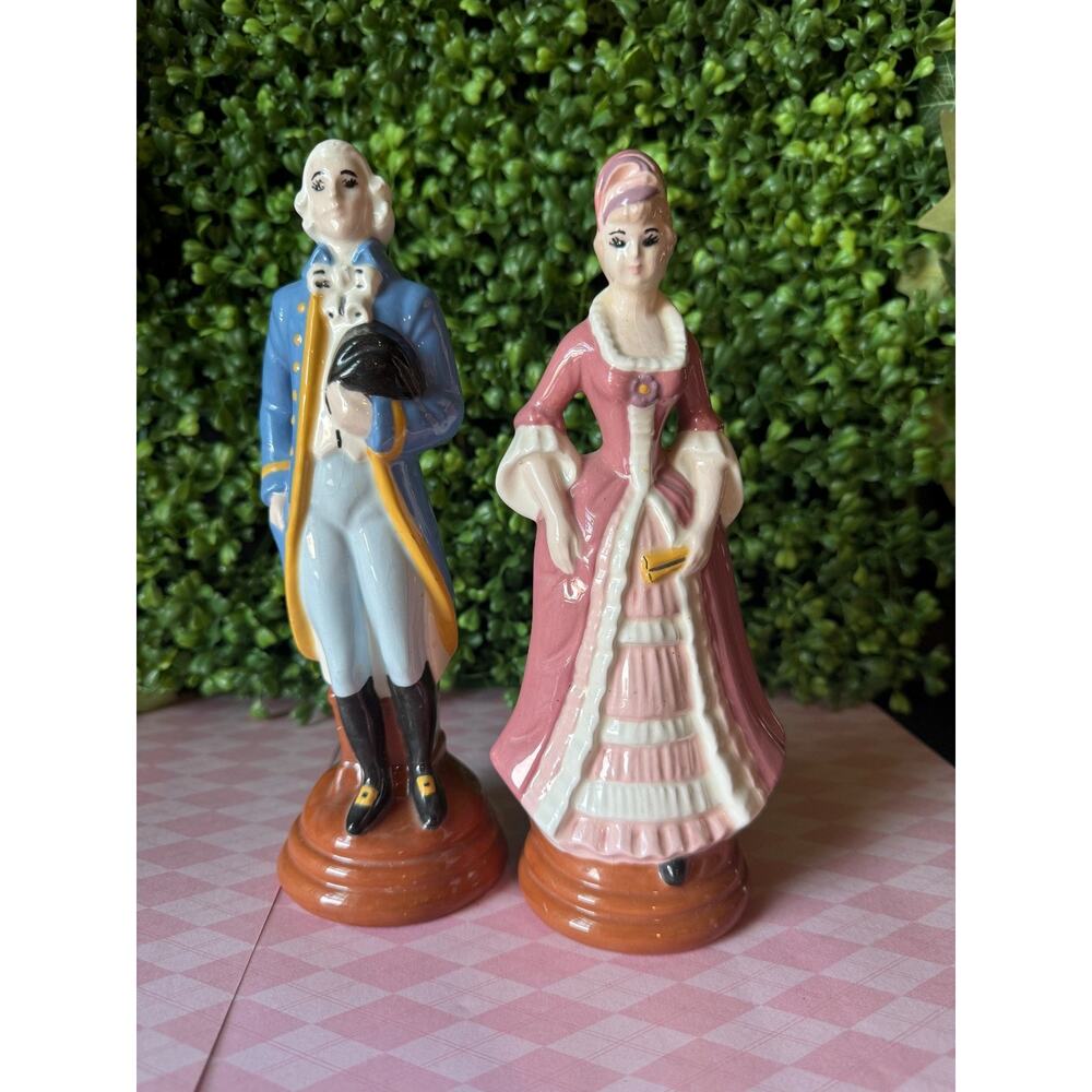 Pair 1940-1950 colonial couple figurine
